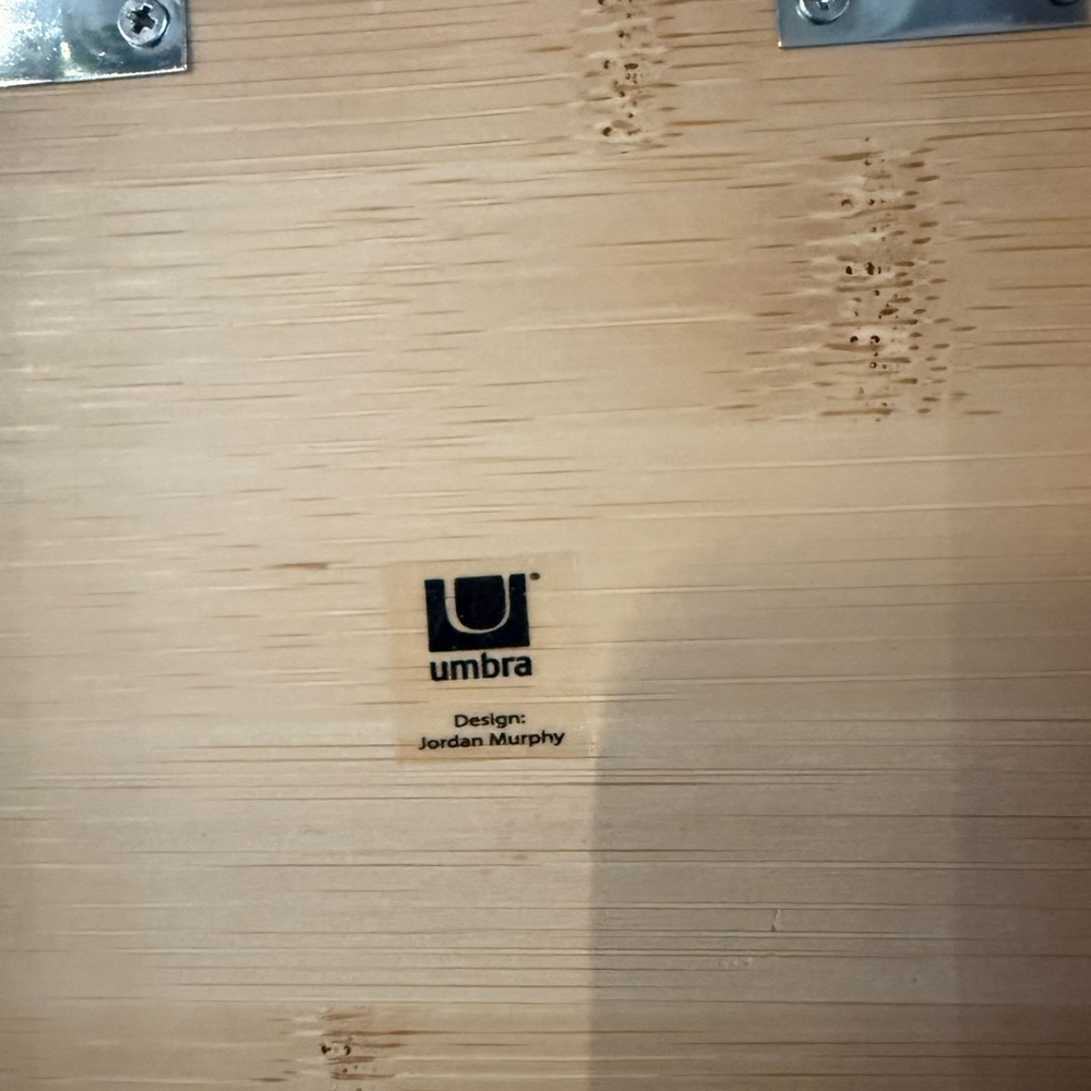 Umbra Natural Bamboo Display Stand - perfect for iPads and Tablets - Picture 4 of 4